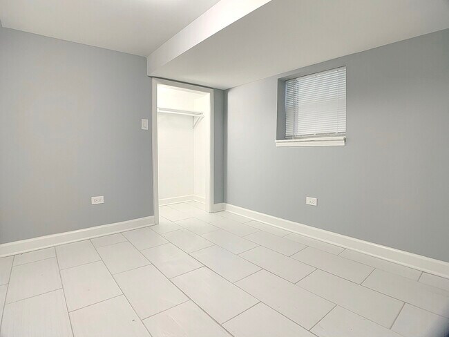 Photo - 2327 N Harding Ave Unit G