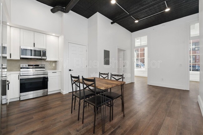 Building Photo - 2151 Colerain Ave Unit 101