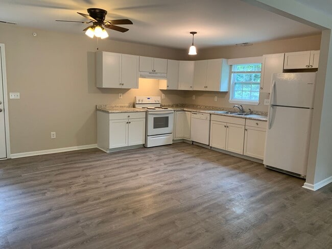 Photo - $500 OFF 1ST MONTH'S RENT! Water/Sewer/Tra...