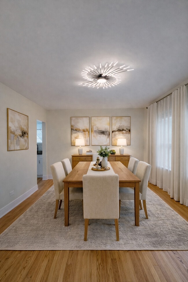 Photo - 610 E 74th St Unidad 2b