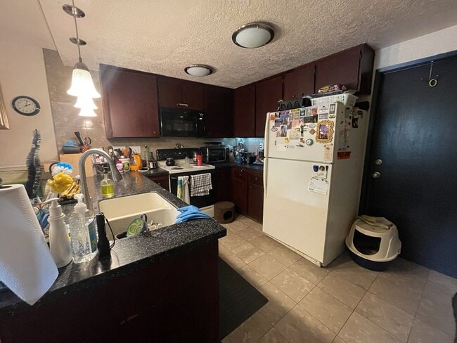 Photo - Beautiful 3 bedroom townhouse in Stonegate available for August move in!