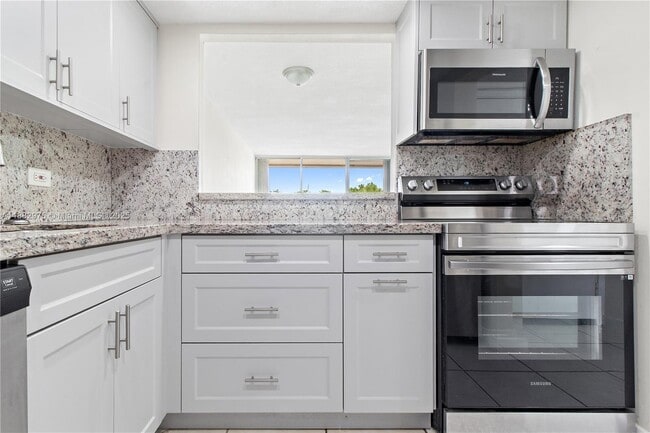 Photo - 10425 SW 112th Ave Unit 303