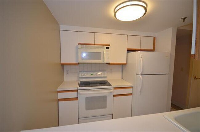 Building Photo - 1933 Commonwealth Ave Rental