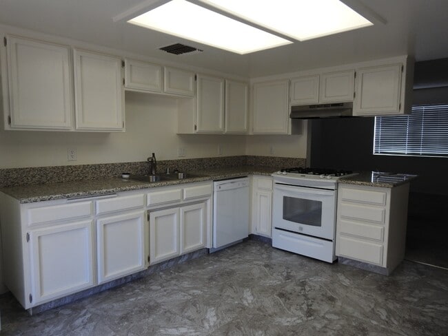 Building Photo - 341 S Sunset St Unit A Rental