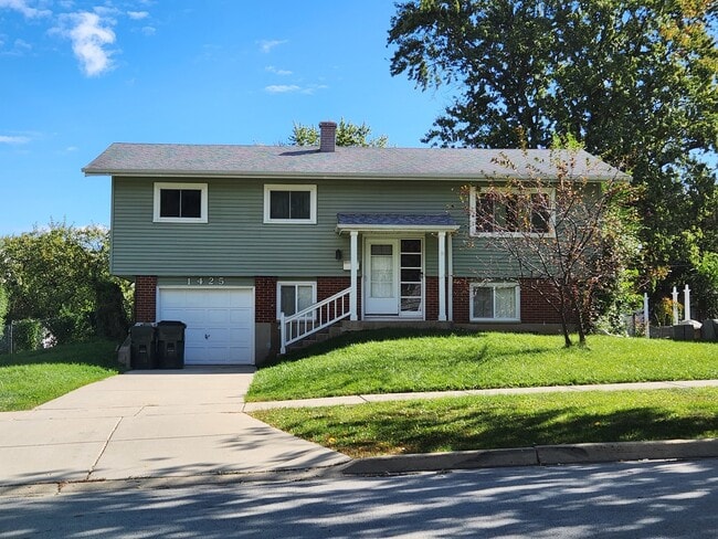 Building Photo - 1425 Highland Blvd Rental