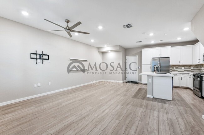 Photo - 778 E Harper St