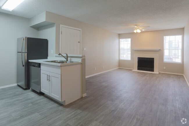 2BR, 1BA - 890 SF - Park Place