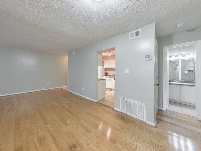 Photo - 5155 Roswell Rd