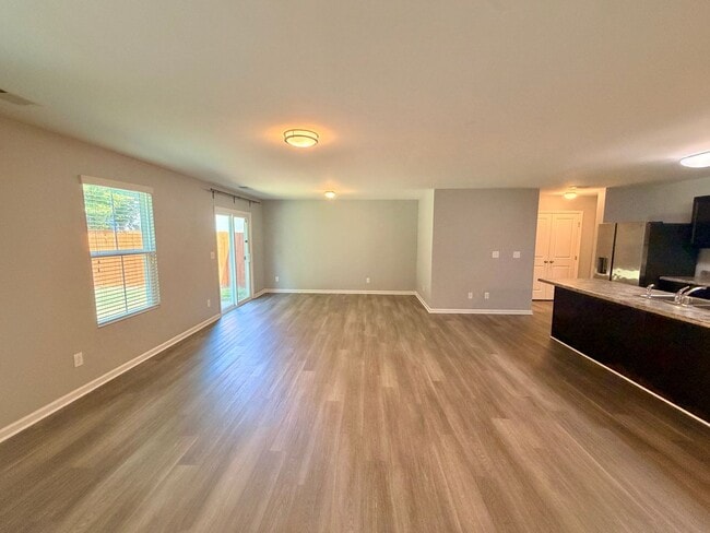 Photo - 1648 Hooper Court