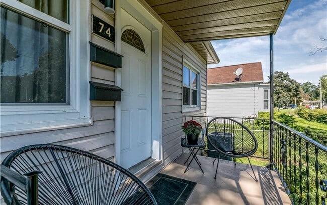 Photo - Main level-74 Peel St Barrie Ontario L4M 3L4