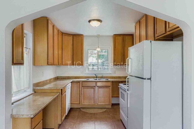 Photo - 2140 Niagara St