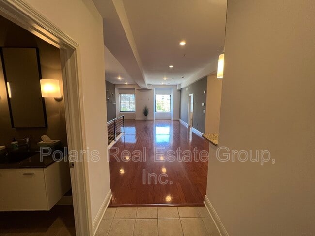 Photo - 350 N Meridian St