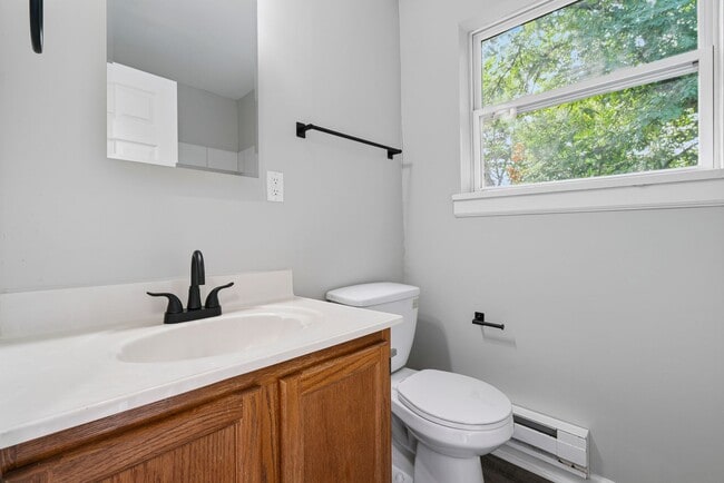 Photo - 865 E 11th Ave