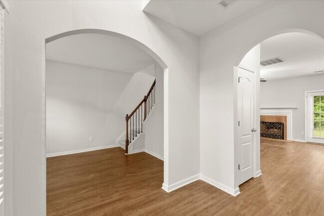 Photo - 5 Bedroom in Buford. Great School