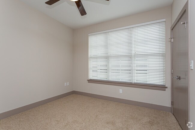 2 BR, 2 BA - 972 SF - The Paramount at South Market