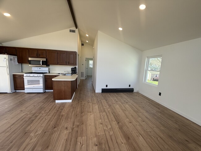 Photo - 12516 W Torquay Rd Unidad Upstairs