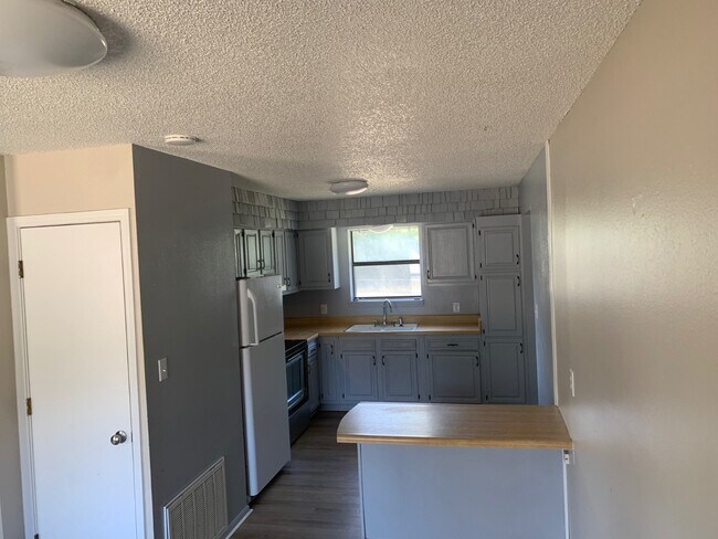 Photo - 2122 W Austin Ave