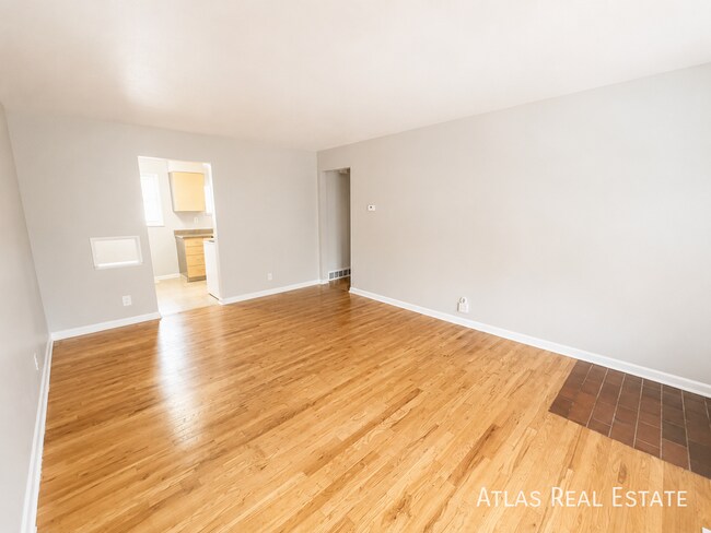 Photo - 124 W Cheyenne Rd