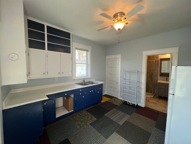 Photo - AVAILABLE JUNE - Perfect 2 Bed 1 Bath In Hillside Neighborhood
