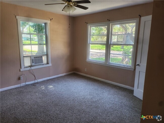 Building Photo - 207 E Johnson St Rental