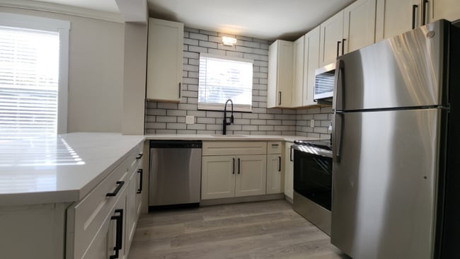 Building Photo - 813 Westwood Dr Rental