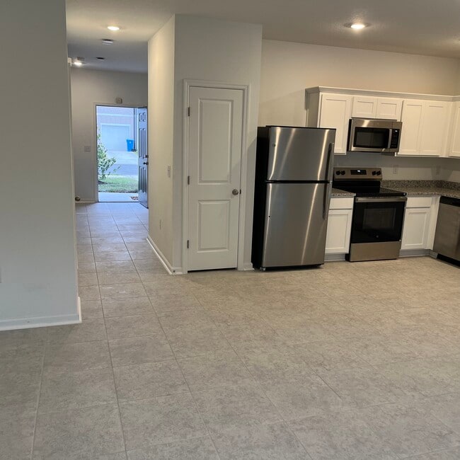 Kitchen & Entry - 3403 Vesara Dr