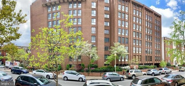 Building Photo - 1280 21st St NW Unit 109