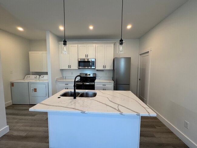 Photo - 1406 Fletcher Ave Unidad Fountain Square Carriage House Apartment