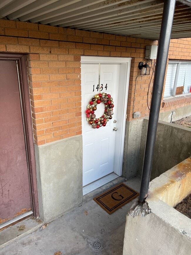 Photo - 2 Bedroom Apartment -2023 remodel New paint, flooring, and granite countertops Unit 1434