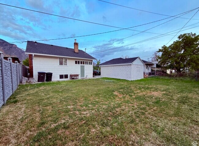 Backyard - 432 S 100 E Unit Upstairs