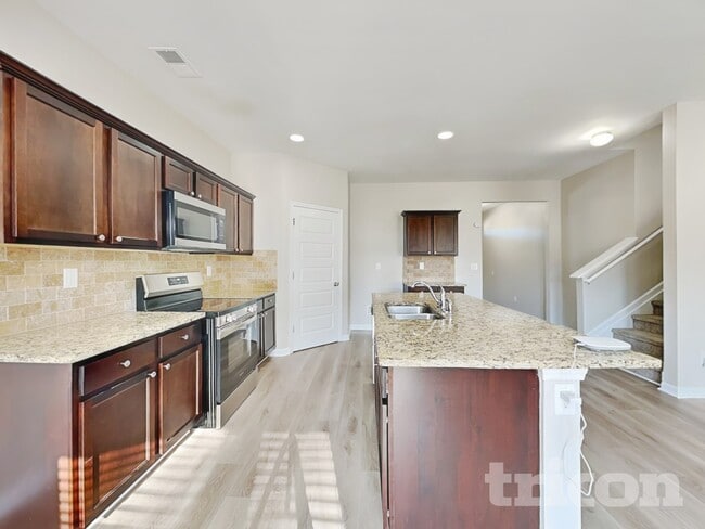 Photo - 1938 Roxey Ln