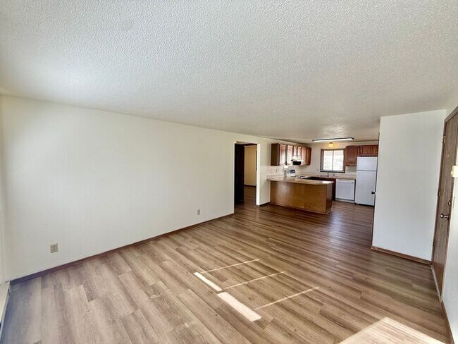 Photo - Cozy 2 Bed/1 Bath Apartment in North Lovel...