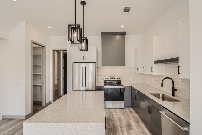 Photo - 5714 California Ave