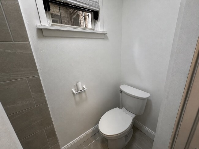Photo - 2022 W Ontario St Unit 2