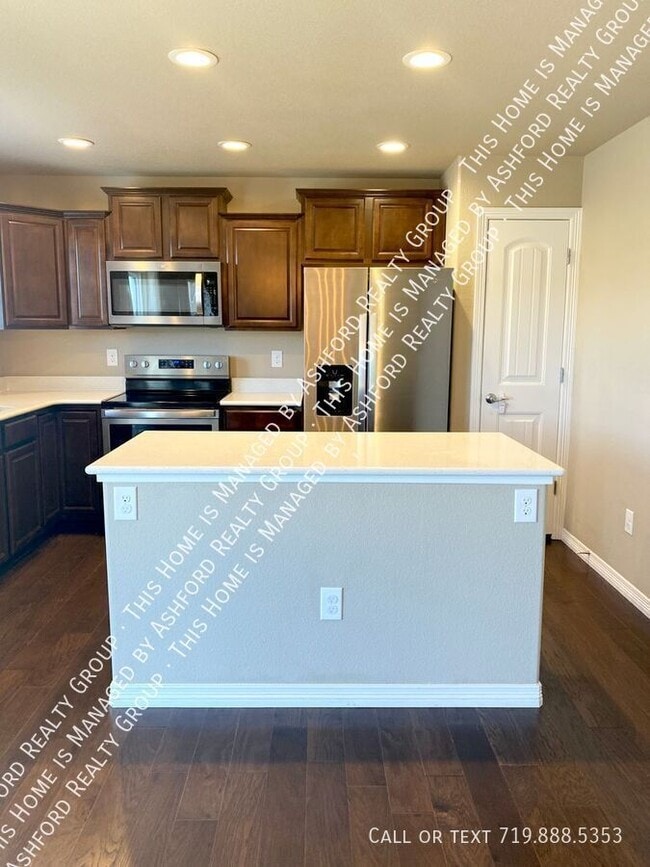 Photo - 6142 Meadowbank Ln