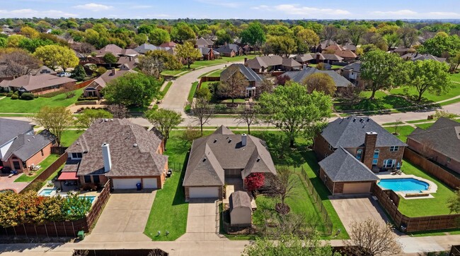 Photo - 6613 Barclay Ln