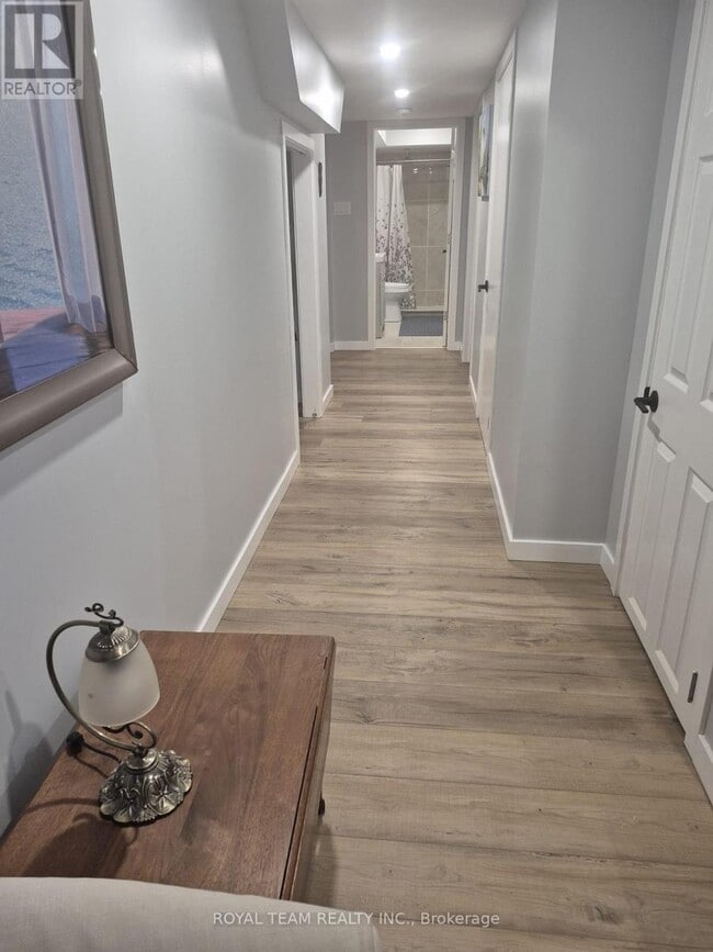 Photo - 996 Robinson St