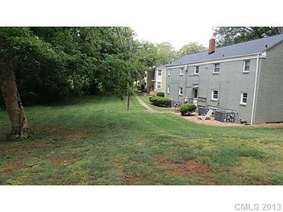 Building Photo - Charming 1-Bedroom Condo in Prime Selwyn L... Unit A