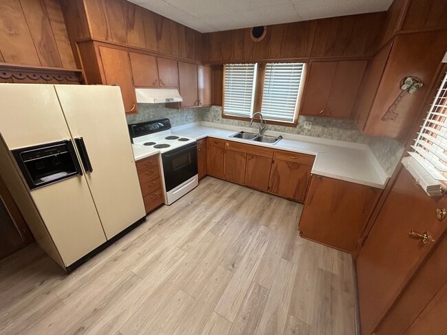 Photo - 222 E Lawrence Ave