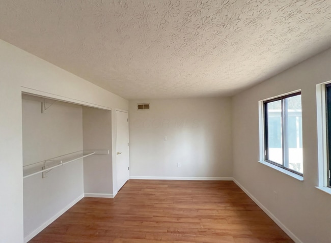 Photo - 6628 Brock St