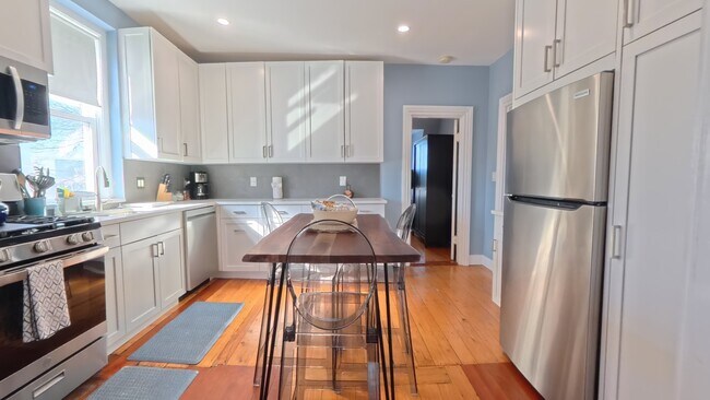 137 Walnut St Unit 3