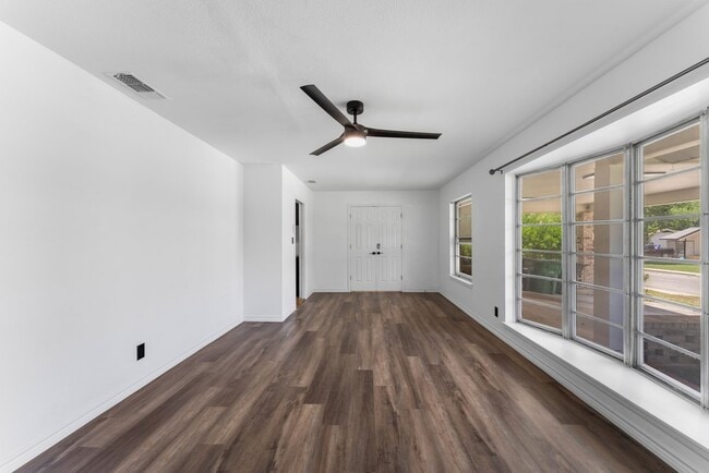 Versailles Drive -3614