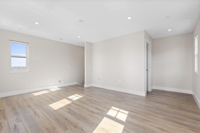 Building Photo - 193 Carmel Ave