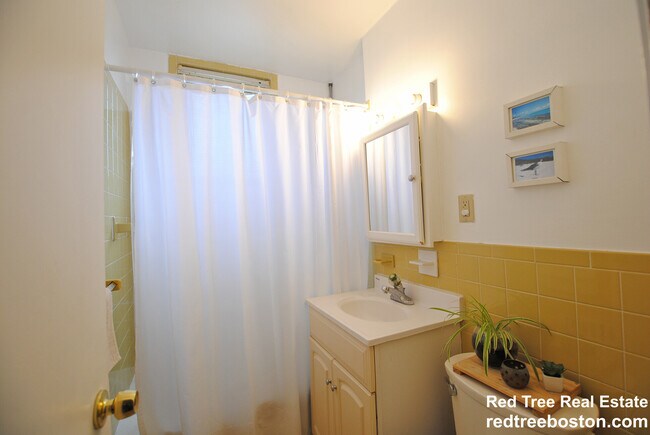 Photo - 21 Kinross Rd Unit 1