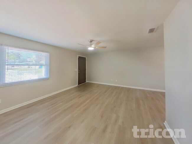 Photo - 1745 Woodridge Dr