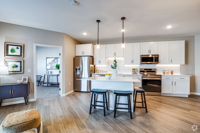 2BR, 1BA 896SF Beechnut
