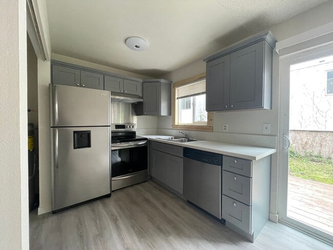 Photo - Updated 2Bd/1Ba in the Hillsdale Neighborhood of SW Portland ~ Stainless Steel Appliances and Qua... Unit 8020