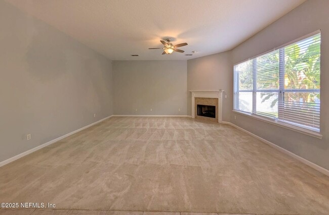 Photo - 129 Castlegate Ln