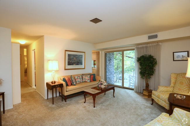 Living Area - Kenwood Park Apartments