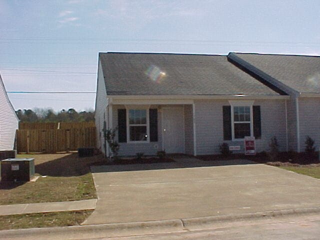 Building Photo - 1785 Summerwoods Ln Rental